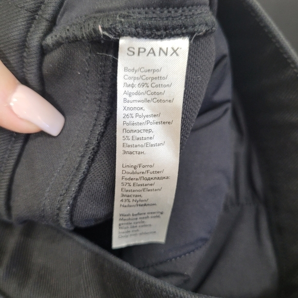 EUC SPANX Black Denim Jean Women's sz L Pull-on Skinny Shapewear Cropped Jeans - Picture 7 of 10